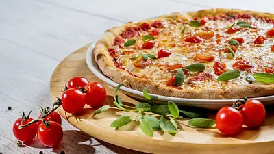 Ile kalorii ma pizza? Kaloryczność Margherity i Pepperoni