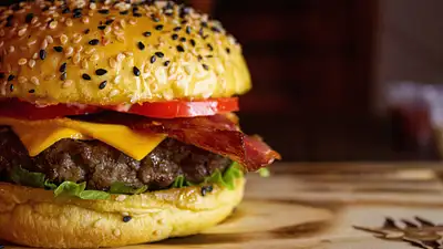 Cheeseburger w diecie ketogenicznej – przepis i składniki ke